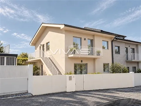 Moradia Geminada T3+2