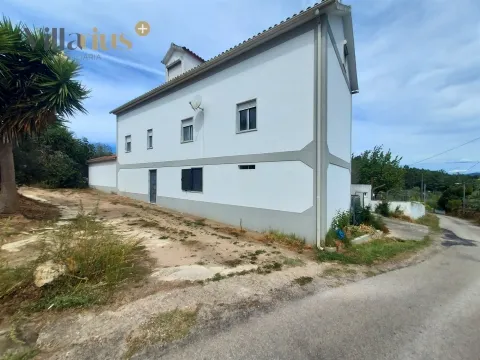 Casa de 3+1 dormitorios en venta en Tomar – Espacio y naturaleza