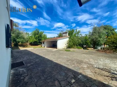 Casa de 3+1 dormitorios en venta en Tomar – Espacio y naturaleza