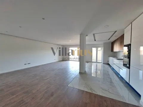 Apartamento T3 em Condomínio Fechado