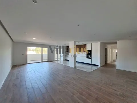 Apartamento T3 em Condomínio Fechado