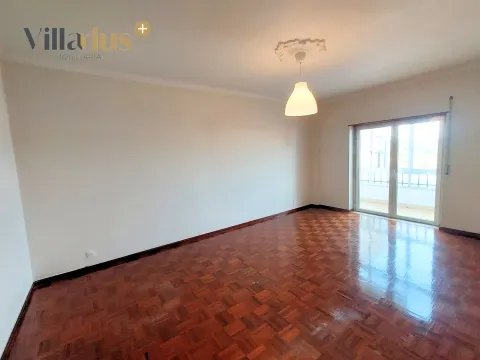 Apartamento de 3 dormitorios en Tomar – ascensor, trastero y vista privilegiada