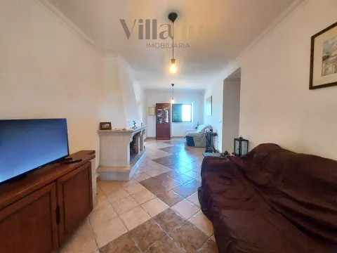 Moradia T3+1 a 1 km do centro histórico de Tomar