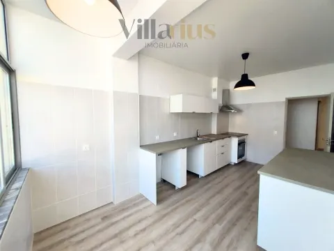 Refurbished 2 Bedroom Apartment in Tomar – Comfort and Location