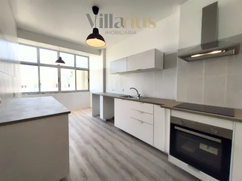 Refurbished 2 Bedroom Apartment in Tomar – Comfort and Location