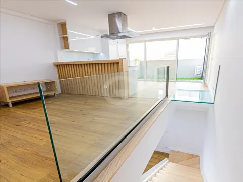 Apartamento T0 Duplex à venda em rua de Faria Guimarães 372