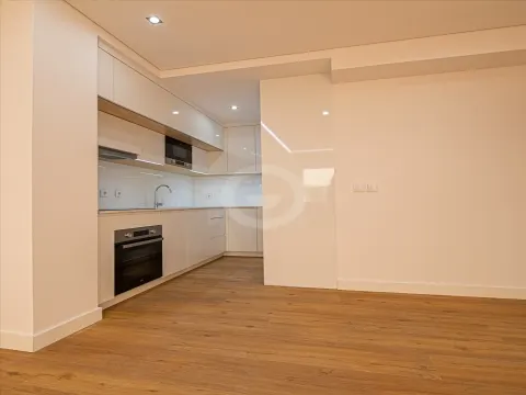 Apartamento T2 à venda em rua de Faria Guimarães 372