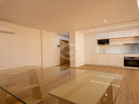 Apartamento T1 à venda em rua de Faria Guimarães 372