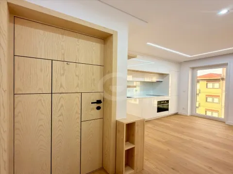 Apartamento T0 para arrendar em rua de Faria Guimarães 372