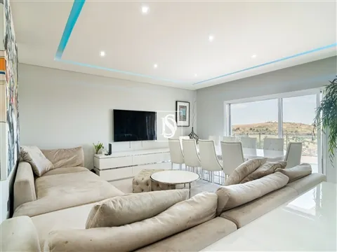Penthouse T3 Exclusiva com Terraço Panorâmico e Garagem para 6 Viaturas | Barcarena