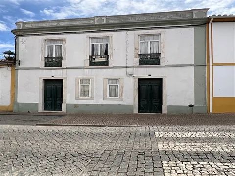 Moradia para Restaurar T4