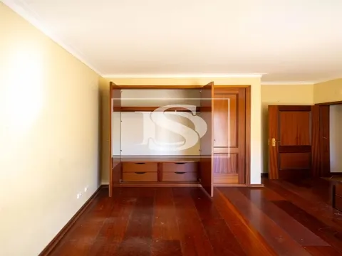 Apartamento T3, com garagem e arrecadação em Santana, Portalegre