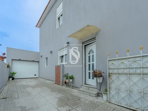 Moradia T4 Renovada com Jardim, Garagem e Poço | 375 m² de Terreno | Guifões, Matosinhoss