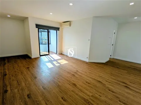 T1 Renovado a 70m da Praia com Vista Mar | Garagem fechada e AC