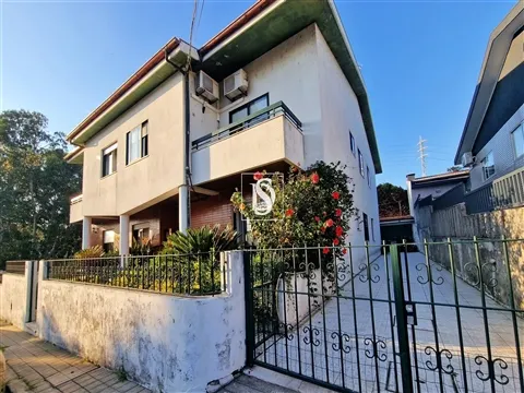 Andar Moradia T2 em Águas Santas, Maia