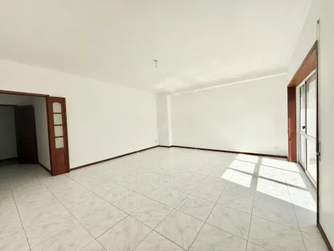 T3 com 154m² | 3 Varandas | Garagem Fechada | A 2 Passos do Metro e do Centro da Póvoa de Varzim