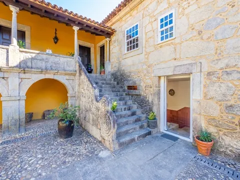 Quinta de Santo António – Propriedade Histórica com Potencial Único em Fontoura, Valença