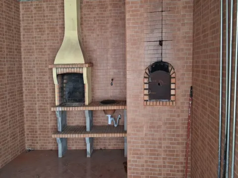 Moradia T5 com Jardim e Churrasqueira em Santo Antonino, Coruche