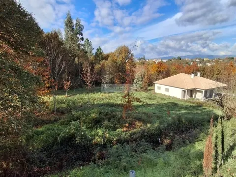 Terreno com viabilidade de construção em Vila Pouca, São Miguel do Mato_ Vouzela