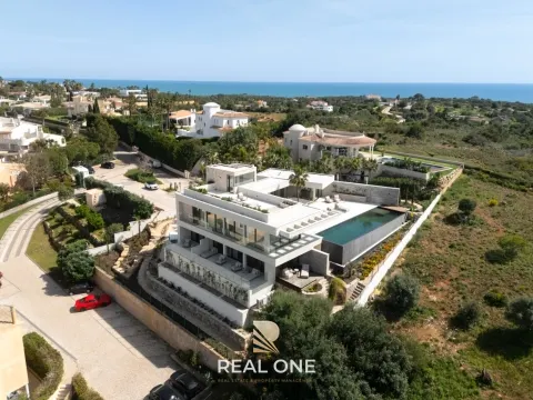 Luxury Villa with Infinity Pool and Amazing Sea View