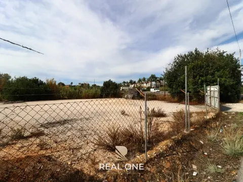 Terrain rustique à louer sur le EN 125 Guia