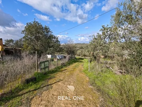 Terreno Misto com ruina, 21.760m² em Vale de Parra 