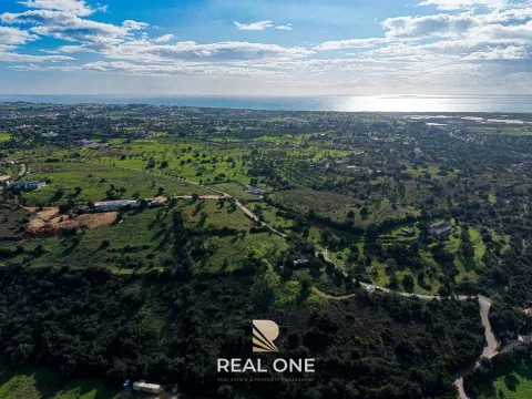 Terreno Misto com ruina, 21.760m² em Vale de Parra 