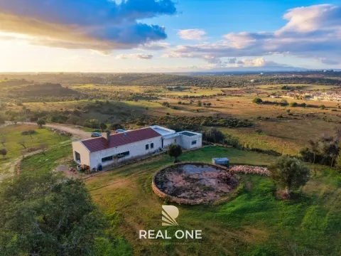 Villa privada com terreno 120.000 m2