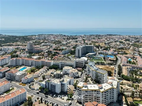 Apartamento T3 com vista mar e terraço