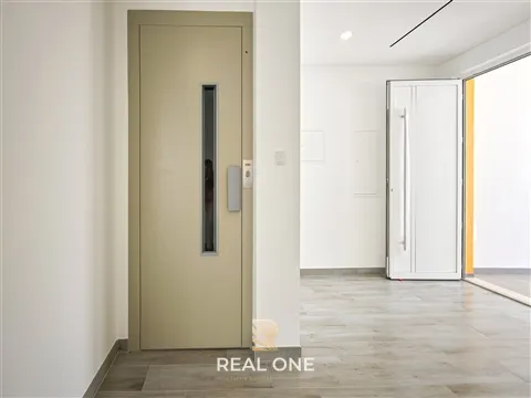 Villa Neuve de 3 Chambres avec Piscine Privée, Ascenseur et Garage | Albufeira