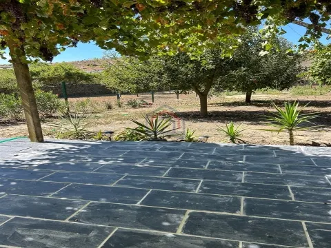 Moradia T3 com quintal em Castelo Branco, Mogadouro