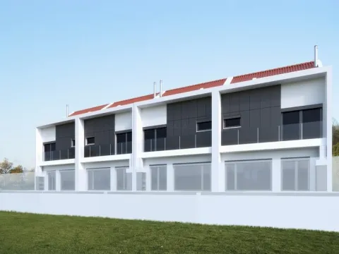 Moradia em Banda T3+1