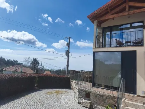 Moradia para habitação/ Turismo local - Caramulo