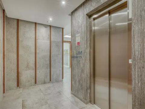  Nouvel appartement de 3+1 chambres dans le centre de Carcavelos.