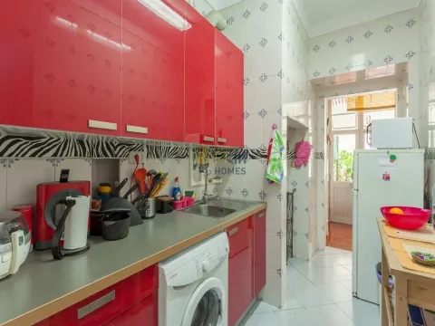 1-Bedroom Apartment with Private Patio – São Domingos de Benfica, Lisbon