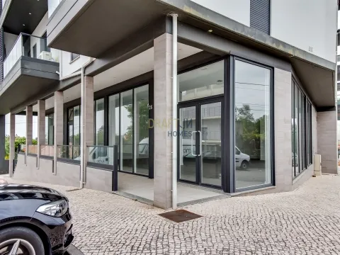 Street Shop in Pedestrian Area – Meirinhas, Pombal