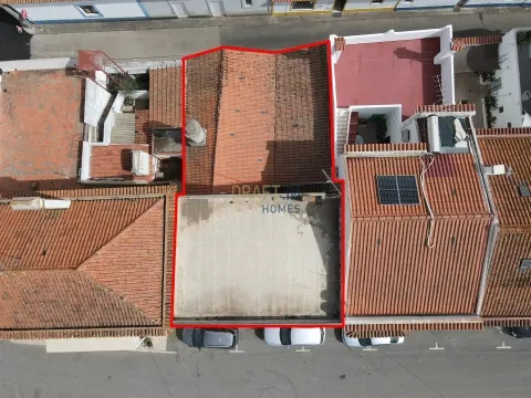 Edificio de tres unidades