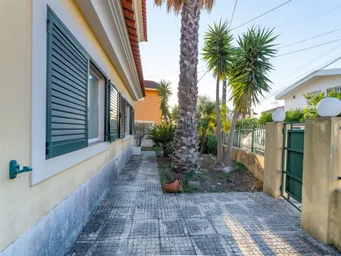 Casa independiente de 3 dormitorios en Manique de Baixo