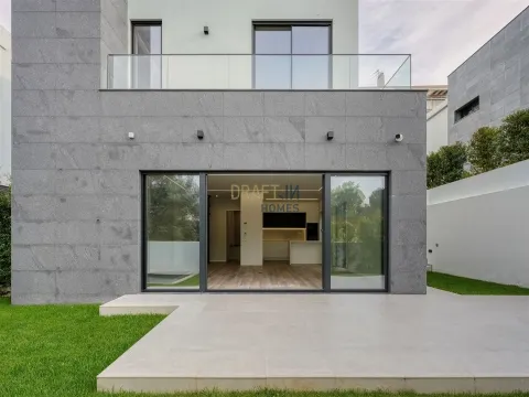 Villa de lujo de 4 dormitorios con ascensor, totalmente nueva en Estoril.