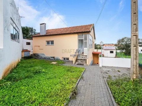 Andar de moradia T2 com amplo espaço exterior no Murtal — Parede