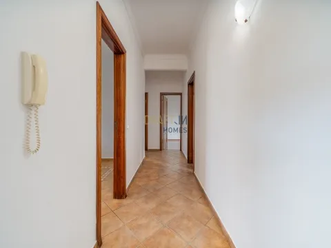 Apartamento T2 nas Ferreiras