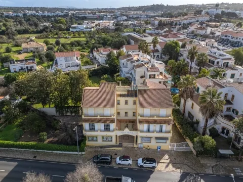 Apartamento T2 nas Ferreiras