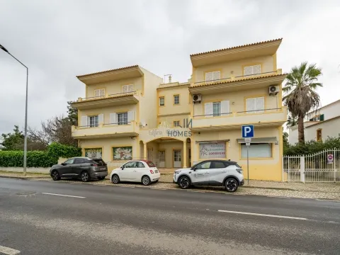 Apartamento T2 nas Ferreiras