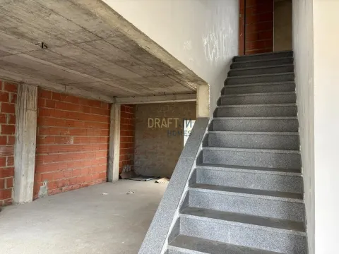 Moradia Geminada de Excelência em Vale Flores – Feijó, Almada