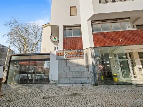 Espaço Comercial à Venda em Cascais – Versatilidade e Oportunidade Única