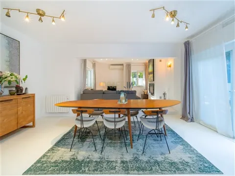 Casa indipendente con 4 camere da letto, jacuzzi, terrazza e balcone a Murtal, Parede.