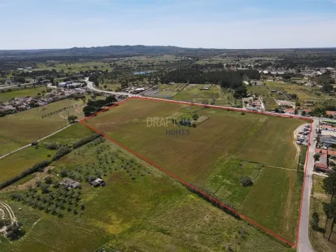 Terreno para construcción de comercio/servicios.