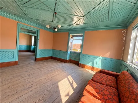 Detached house to restore T6
