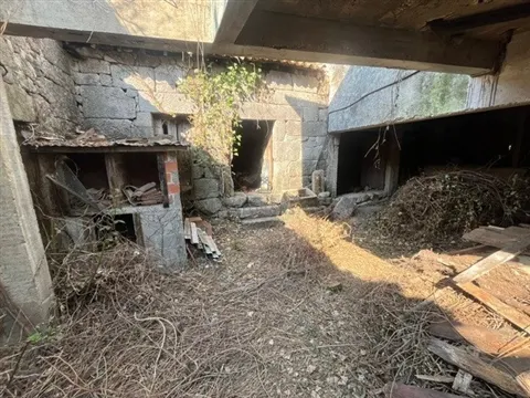 Moradia para Restaurar, com 390m2 de construção