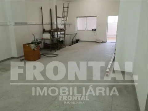 Loja Totalmente Remodelada - Excelente Localização | Campanhã, Porto